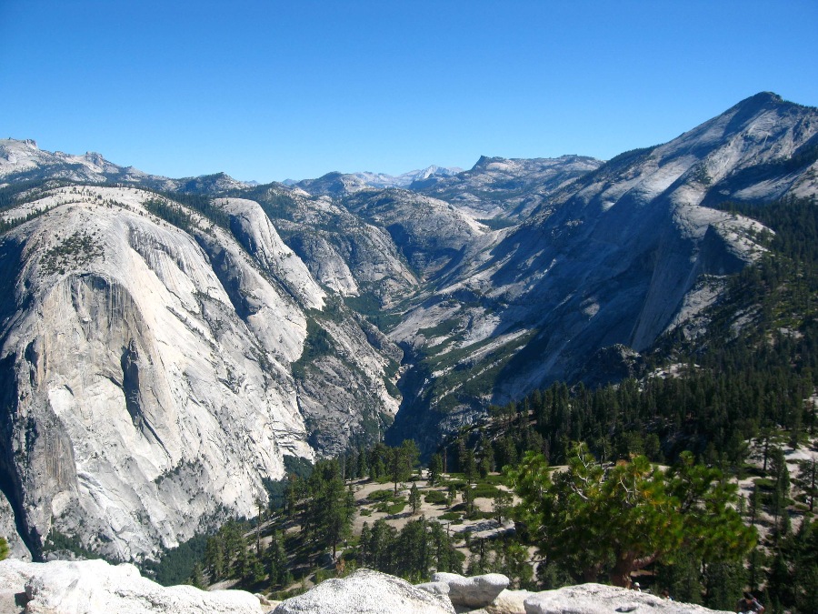 Elevated view of mountains, pine trees, and the Merced river in Yosemite. Link to Other Amazing Sights on page.